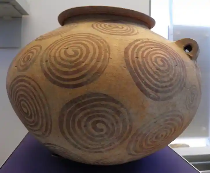 Spiral designs on an imitating stone